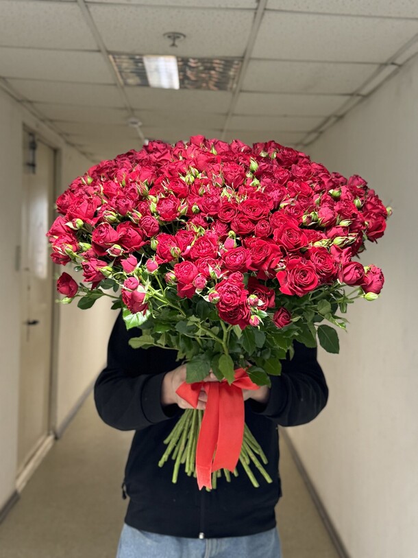 Кустовые розы красные, артикул F1290598 - 46066 рублей, доставка по городу. Flawery - доставка цветов