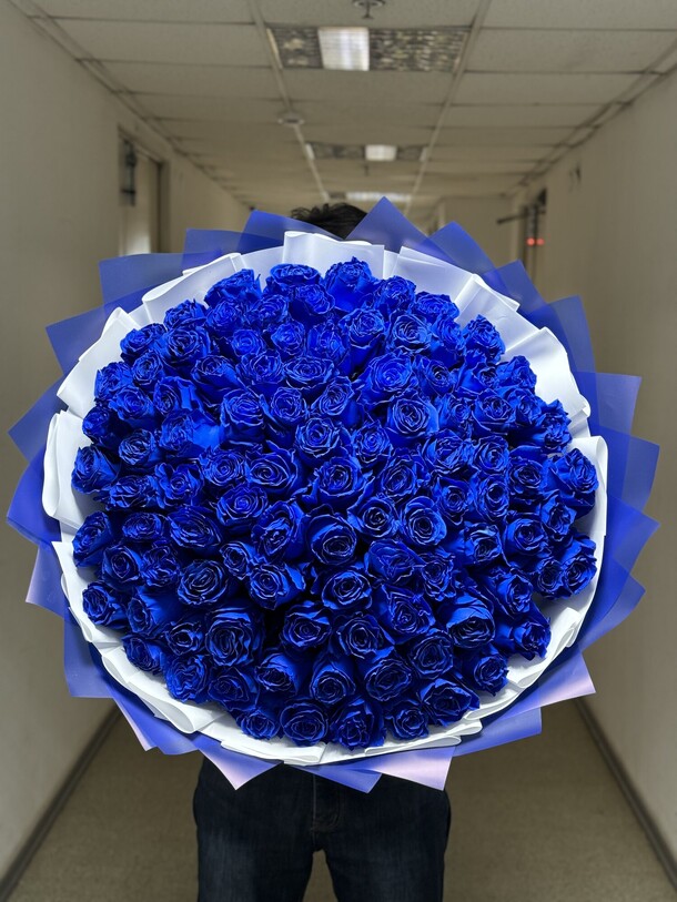 Синие розы эквадор премиум, артикул F1290604 - 79991 рублей, доставка по городу. Flawery - доставка цветов