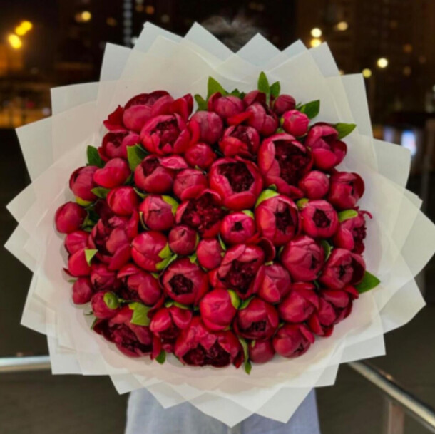 Пионы бордовые, артикул F1290611 - 104309 рублей, доставка по городу. Flawery - доставка цветов