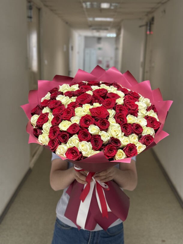 101 роза микс, артикул F1290627 - 49372 рублей, доставка по городу. Flawery - доставка цветов