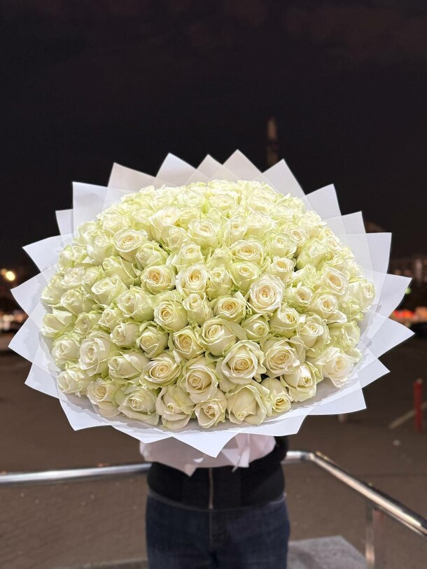 101 роза белая, артикул F1326329 - 43218 рублей, доставка по городу. Flawery - доставка цветов