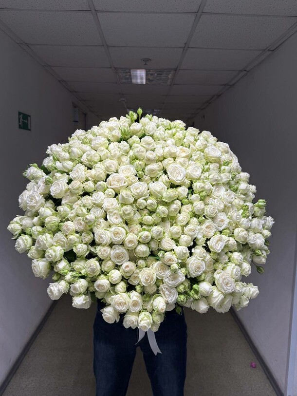 Кустовые розы, артикул F1332433 - 50673 рублей, доставка по городу. Flawery - доставка цветов