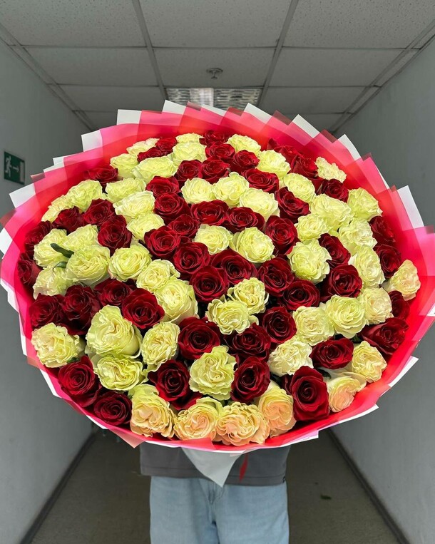 101 роза эквадорская, артикул F1332437 - 90809 рублей, доставка по городу. Flawery - доставка цветов