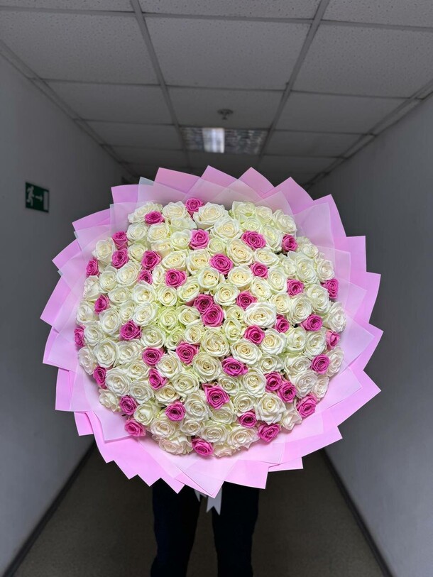 101 роза, артикул F1333246 - 34127 рублей, доставка по городу. Flawery - доставка цветов