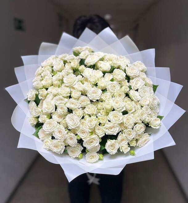 Кустовая роза, артикул F1360652 - 25445 рублей, доставка по городу. Flawery - доставка цветов