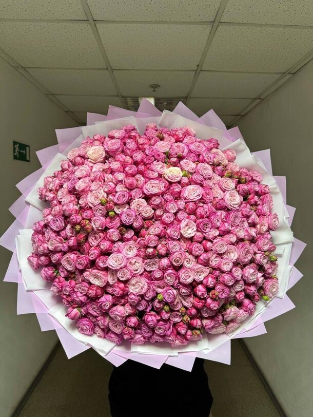 101 кустовая роза, артикул F1360664 - 77945 рублей, доставка по городу. Flawery - доставка цветов