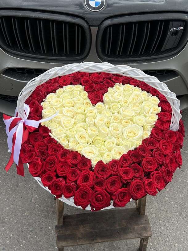 151 роза в корзине, артикул F1360667 - 50809 рублей, доставка по городу. Flawery - доставка цветов