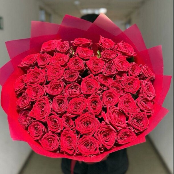 Букет из красных роз, артикул F1384765 - 27082 рублей, доставка по городу. Flawery - доставка цветов