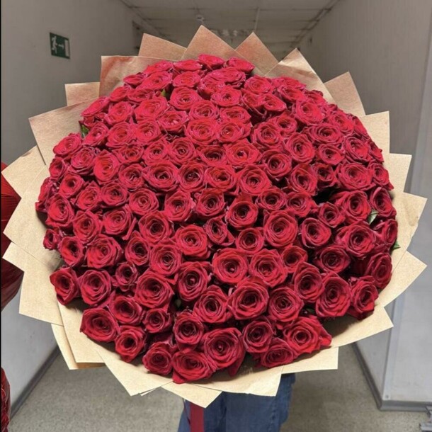 101 роза красная, артикул F1384797 - 54445 рублей, доставка по городу. Flawery - доставка цветов