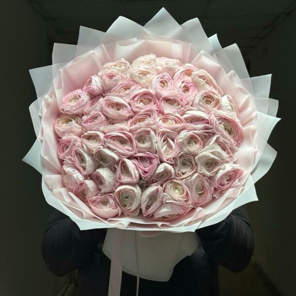 Букет из ранункулюсов, артикул F1386294 - 72673 рублей, доставка по городу. Flawery - доставка цветов