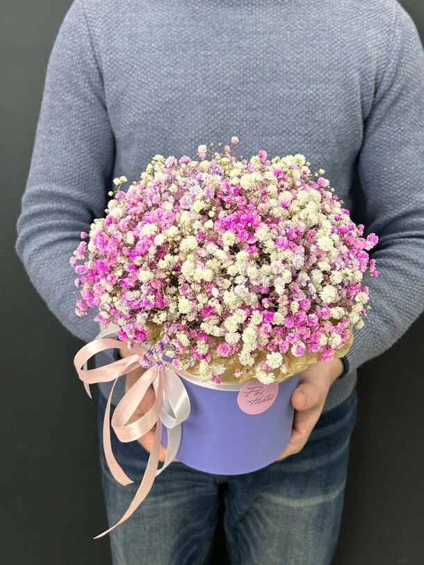 Гипсофила в шляпной коробоке, артикул F1253886 - 3727 рублей, доставка по городу. Flawery - доставка цветов