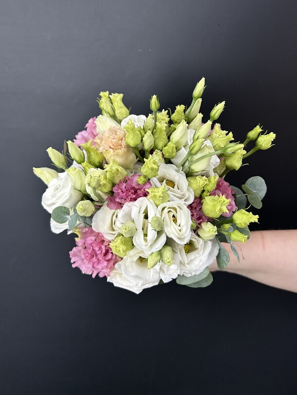 Букет невесты из эустомы, артикул F1320450 - 5310 рублей, доставка по городу. Flawery - доставка цветов