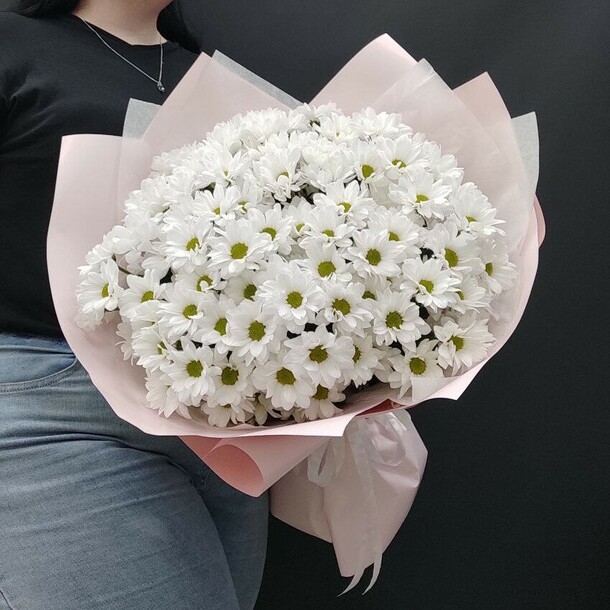 Монобукет из хризантемы ромашковой, артикул F1444150 - 6800 рублей, доставка по городу. Flawery - доставка цветов