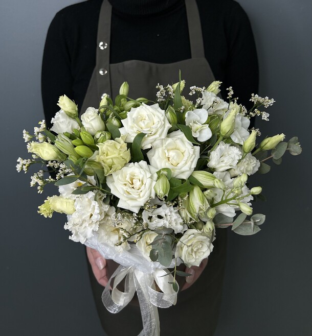 Цветочная композиция с фрезиями, артикул F1480146 - 5997 рублей, доставка по городу. Flawery - доставка цветов