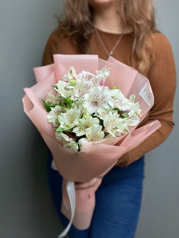 Букет альстромерий, артикул F1267301 - 2300 рублей, доставка по городу. Flawery - доставка цветов