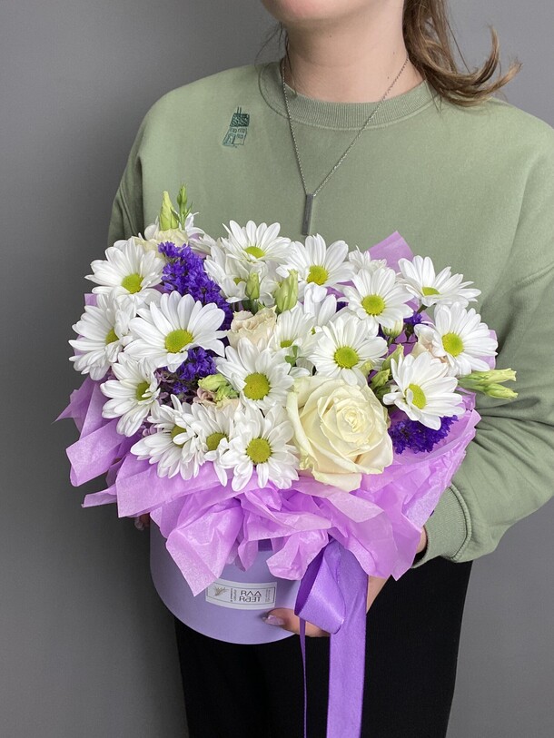 Композиция сборная в коробке, артикул F1284890 - 2930 рублей, доставка по городу. Flawery - доставка цветов