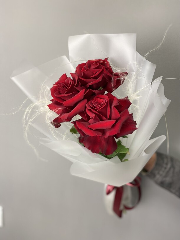 Букет красных французских роз. Красные французские розы, артикул F1284905 - 2150 рублей, доставка по городу. Flawery - доставка цветов