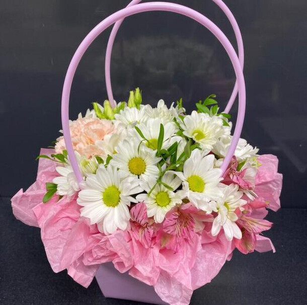 Сумочка с цветами, артикул F1285282 - 1890 рублей, доставка по городу. Flawery - доставка цветов