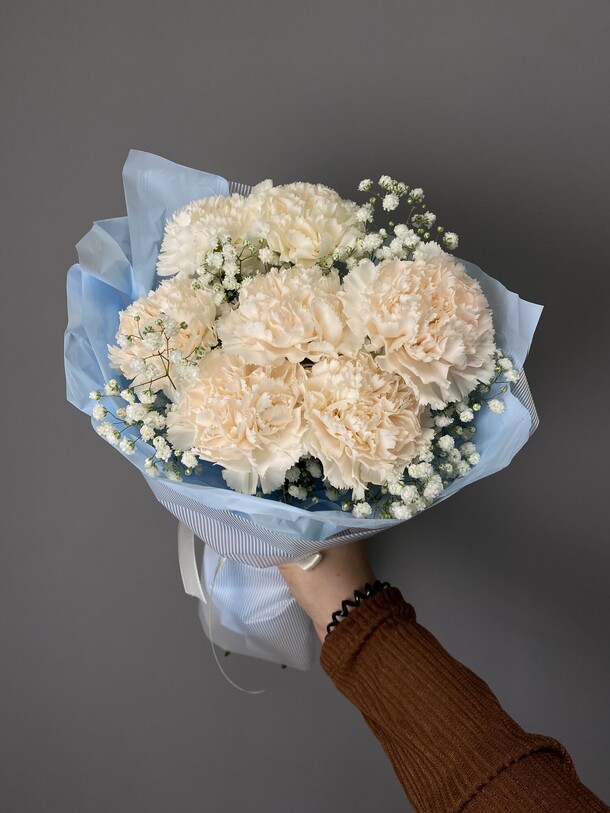 Букет диантусы с гипсофилой, артикул F1309765 - 3100 рублей, доставка по городу. Flawery - доставка цветов