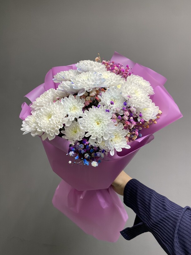 Хризантемы и радужная гипсофила, артикул F1347894 - 2990 рублей, доставка по городу. Flawery - доставка цветов