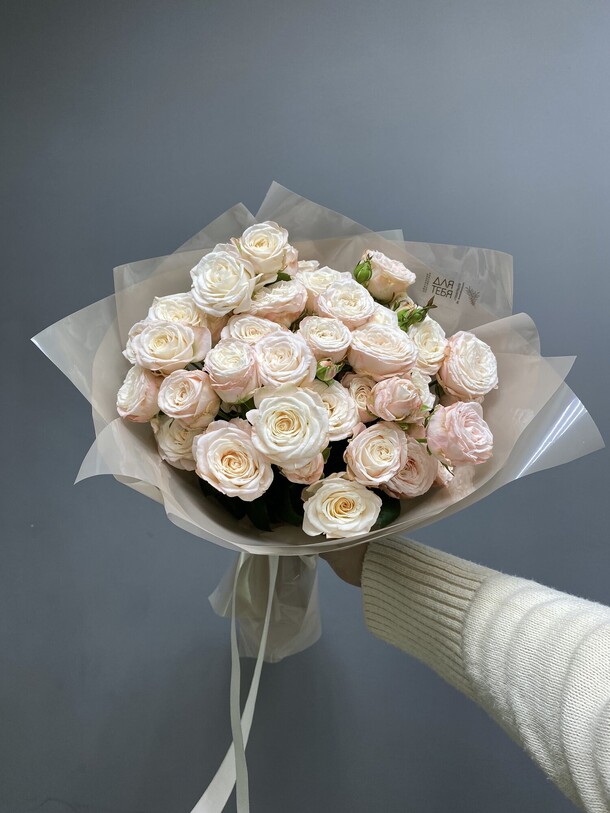 Букет 11 пионовидных роз, артикул F1397918 - 4900 рублей, доставка по городу. Flawery - доставка цветов