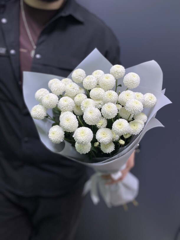 Букет 5 кустовых хризантем, артикул F1414058 - 1990 рублей, доставка по городу. Flawery - доставка цветов