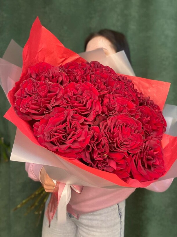 Букет красных роз эквадор, артикул F1419997 - 7256 рублей, доставка по городу. Flawery - доставка цветов