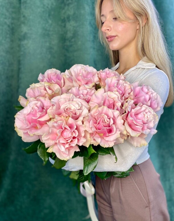 Букет цветов из французских роз, артикул F1446876 - 7095 рублей, доставка по городу. Flawery - доставка цветов