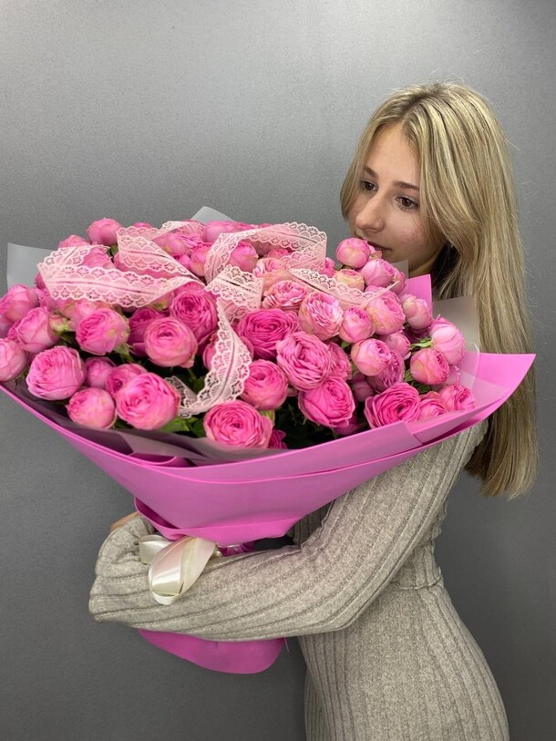 Букет из 25 пионовидных роз giselle, артикул F1454059 - 21361 рублей, доставка по городу. Flawery - доставка цветов