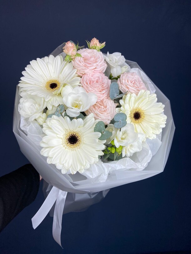 Букет, артикул F1269775 - 4726 рублей, доставка по городу. Flawery - доставка цветов