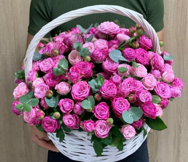 Корзина кустовых роз, артикул F1334946 - 48900 рублей, доставка по городу. Flawery - доставка цветов