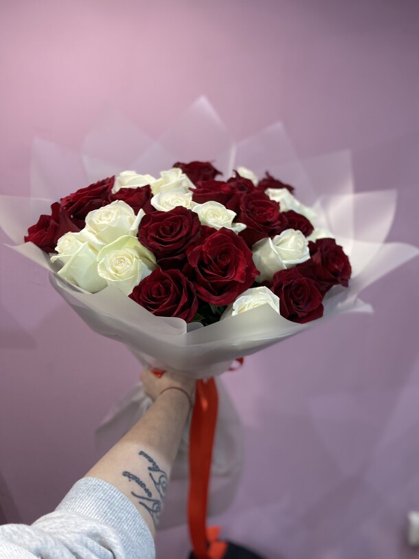 Букет роз, артикул F1367241 - 13500 рублей, доставка по городу. Flawery - доставка цветов