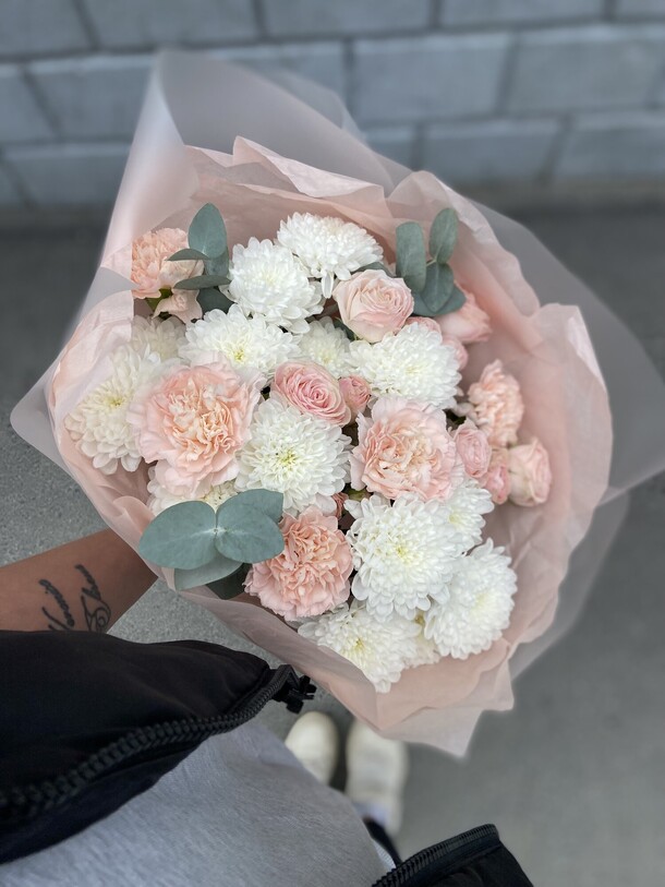 Букет цветов «нежность», артикул F1432936 - 7000 рублей, доставка по городу. Flawery - доставка цветов