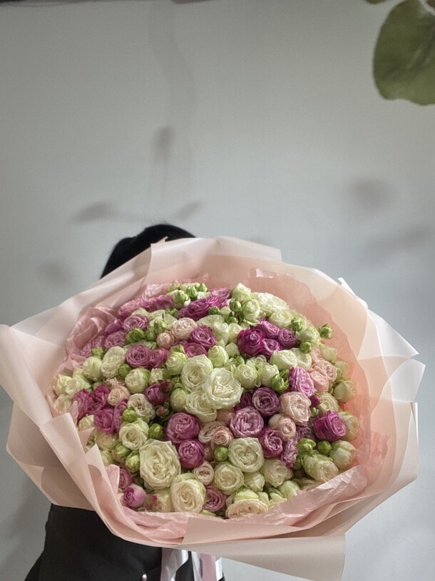 Букет из 51-ой кустовой-пионовидной розы!!!, артикул F1449780 - 50500 рублей, доставка по городу. Flawery - доставка цветов