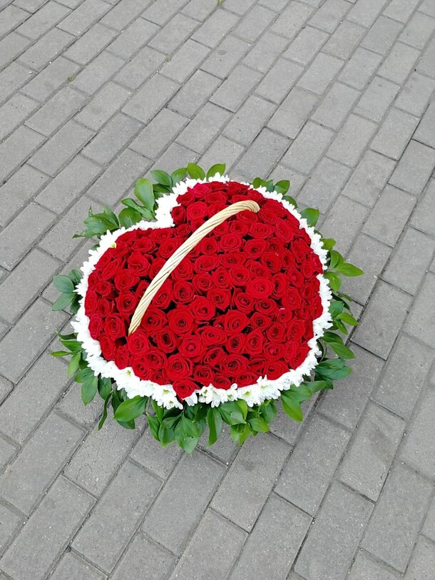 Сердца из роз, артикул F104914 - 26619 рублей, доставка по городу. Flawery - доставка цветов