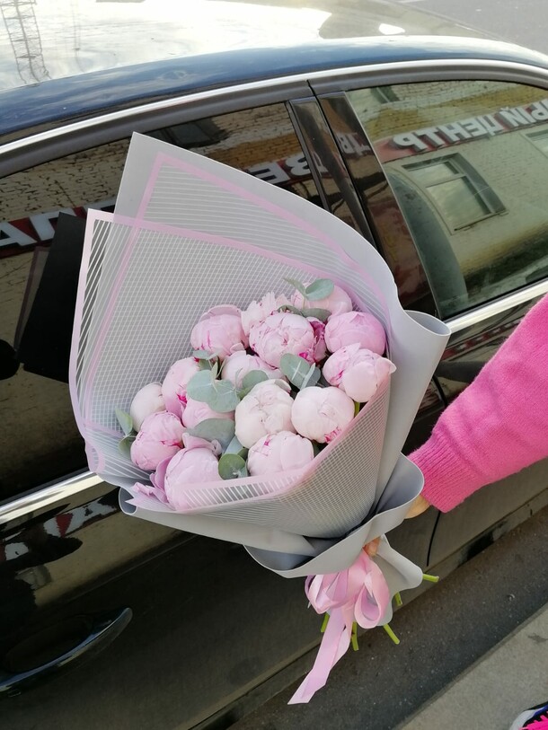 Букет из пионов, артикул F1087851 - 15729 рублей, доставка по городу. Flawery - доставка цветов