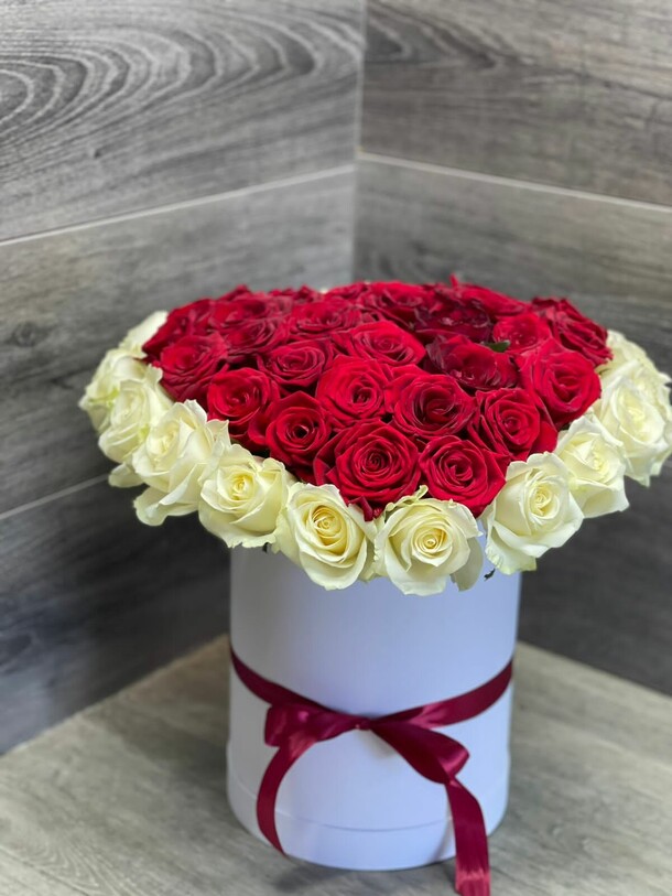 Розы 51 ❤️, артикул F1135337 - 17290 рублей, доставка по городу. Flawery - доставка цветов