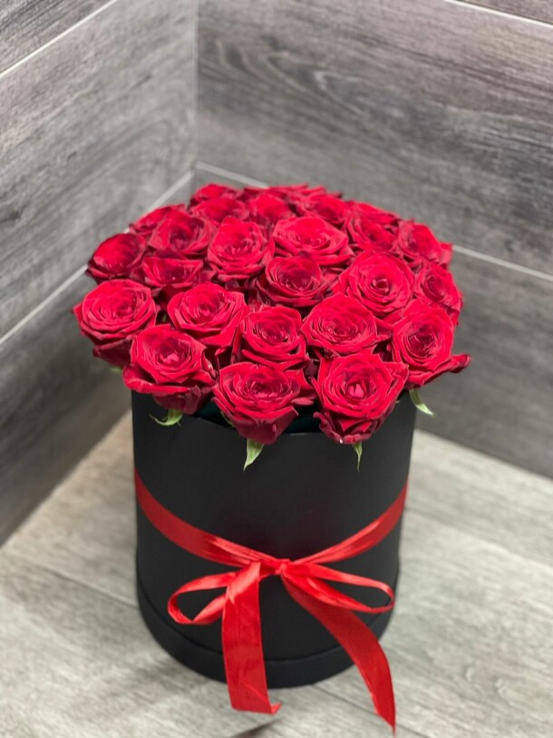 Розы в коробке 🌹, артикул F1135340 - 5998 рублей, доставка по городу. Flawery - доставка цветов