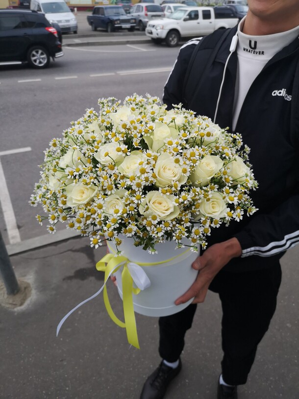 Ромашка с розами, артикул F1140066 - 13600 рублей, доставка по городу. Flawery - доставка цветов