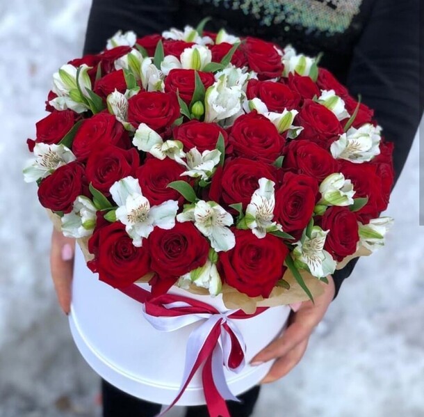 Альстромерия с розами, артикул F1141519 - 23425 рублей, доставка по городу. Flawery - доставка цветов