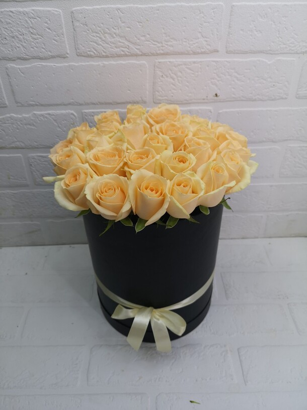 Роза в шляпной коробке, артикул F1150562 - 7987 рублей, доставка по городу. Flawery - доставка цветов