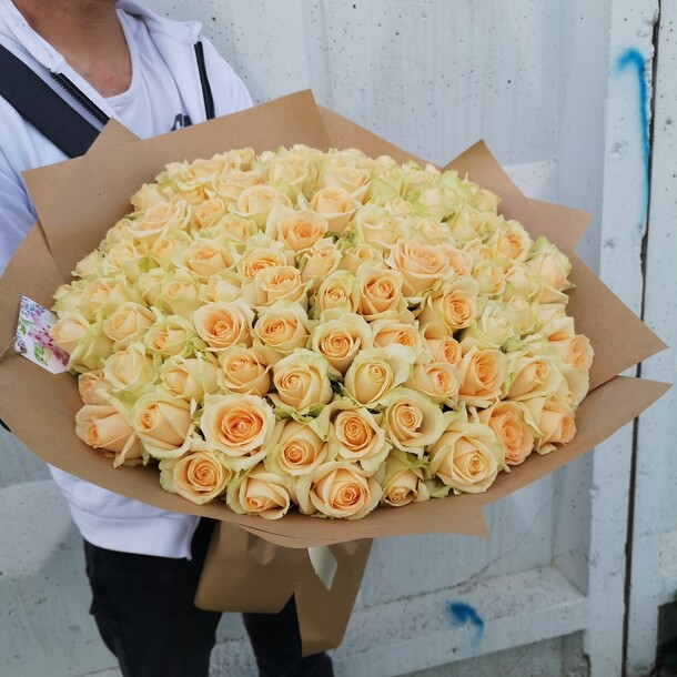 101 роза, артикул F1150568 - 22989 рублей, доставка по городу. Flawery - доставка цветов