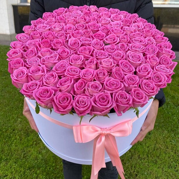 101 роза в коробке, артикул F1152350 - 22989 рублей, доставка по городу. Flawery - доставка цветов