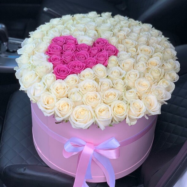 101 роза в коробке, артикул F1152351 - 20899 рублей, доставка по городу. Flawery - доставка цветов