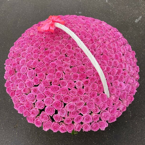 301 розы в корзине, артикул F1152359 - 69872 рублей, доставка по городу. Flawery - доставка цветов