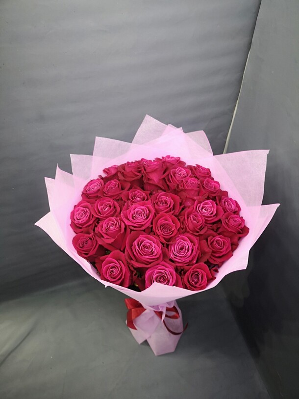 Букет из 29 роз, артикул F1152532 - 8099 рублей, доставка по городу. Flawery - доставка цветов