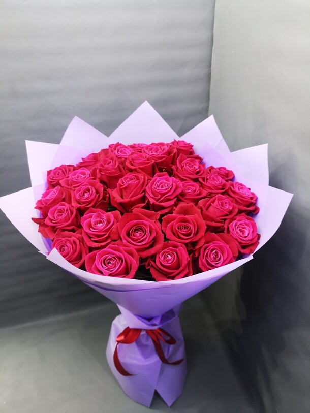 Букет из 29 роз, артикул F1152534 - 5599 рублей, доставка по городу. Flawery - доставка цветов