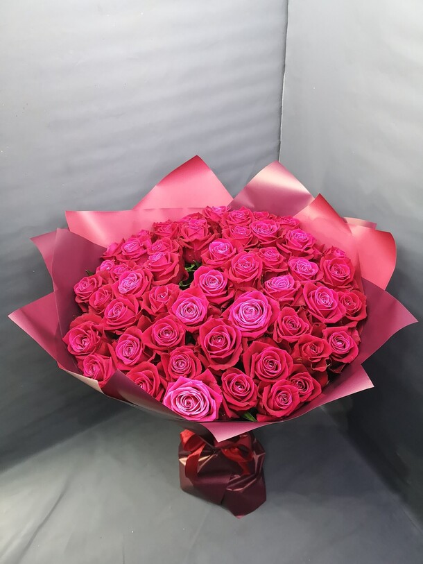 Букет из 51 розы, артикул F1152535 - 11268 рублей, доставка по городу. Flawery - доставка цветов