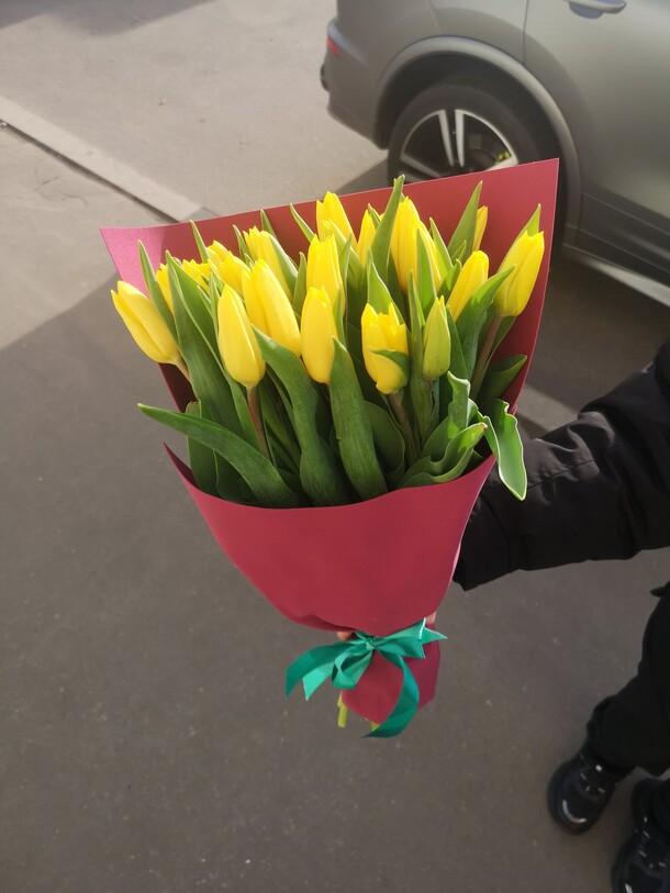Букет из тюльпанов, артикул F1152538 - 6533 рублей, доставка по городу. Flawery - доставка цветов