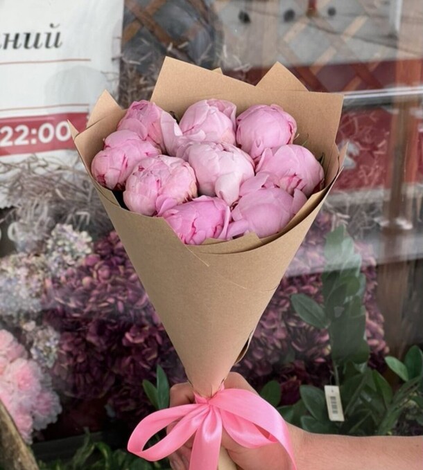 Пионы сара бернард, артикул F1153975 - 12099 рублей, доставка по городу. Flawery - доставка цветов